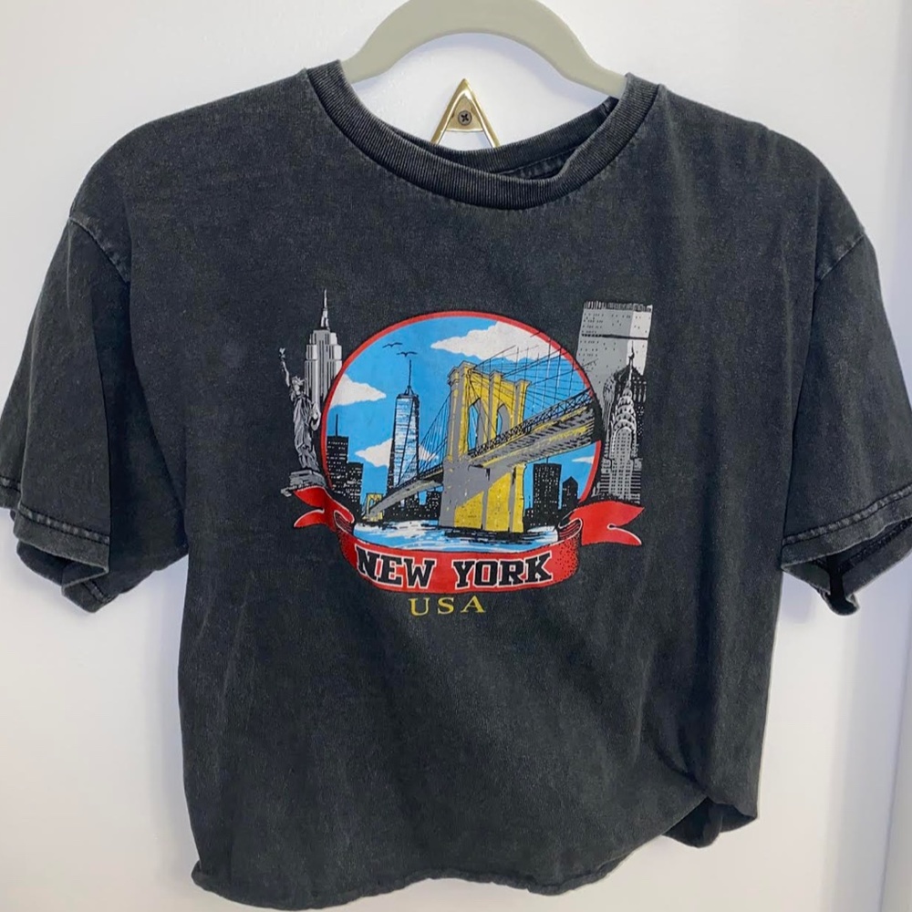 Brandy Melville New York Tee - Picture 2 of 3